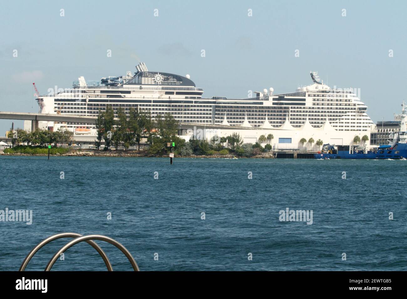 Kreuzfahrtschiff im Hafen von Miami, FL, USA Stockfoto