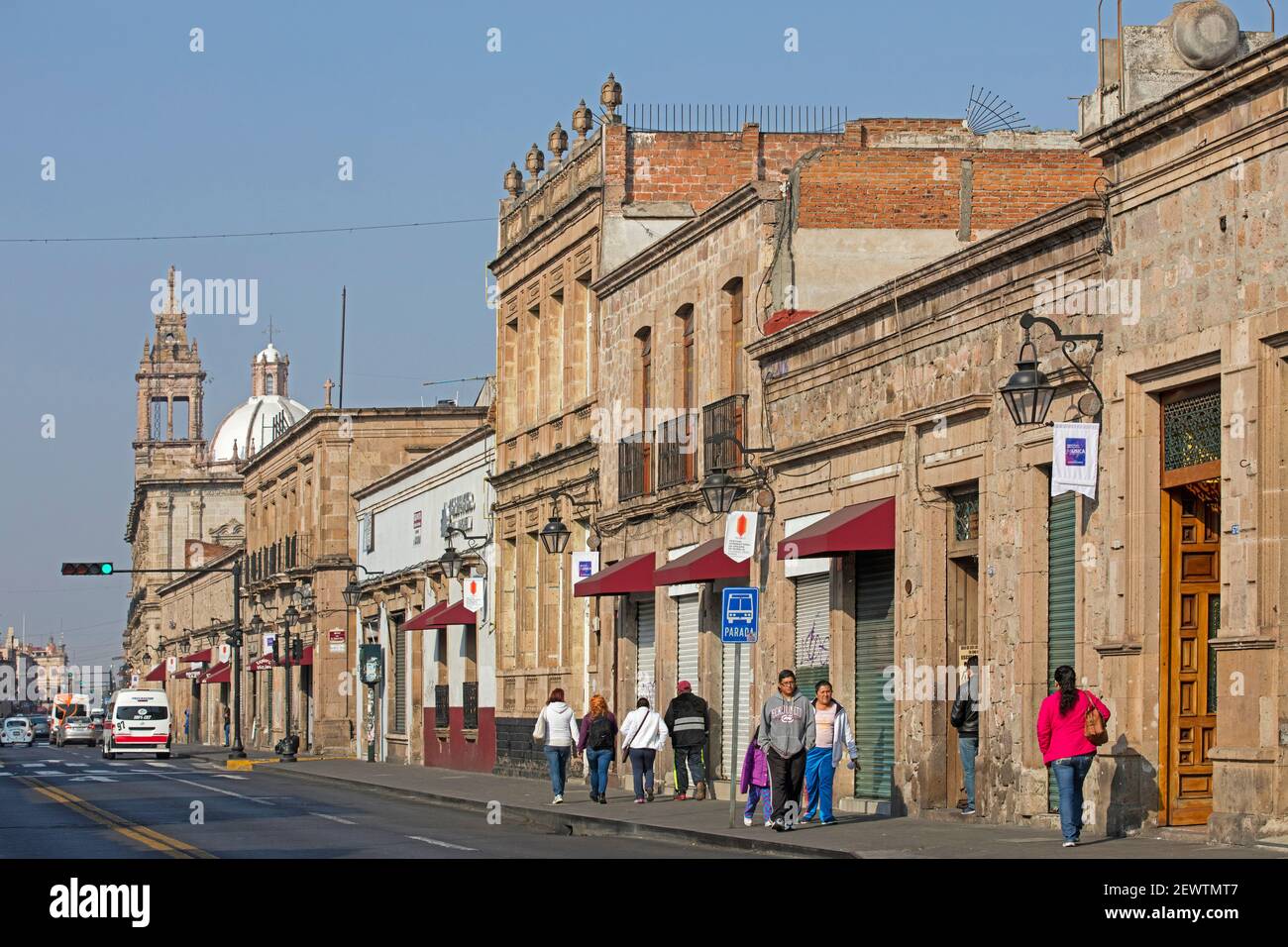 Kolonialgebäude an der Avenida Francisco I. Madero, Hauptstraße der Stadt Morelia, Michoacán, Mexiko Stockfoto