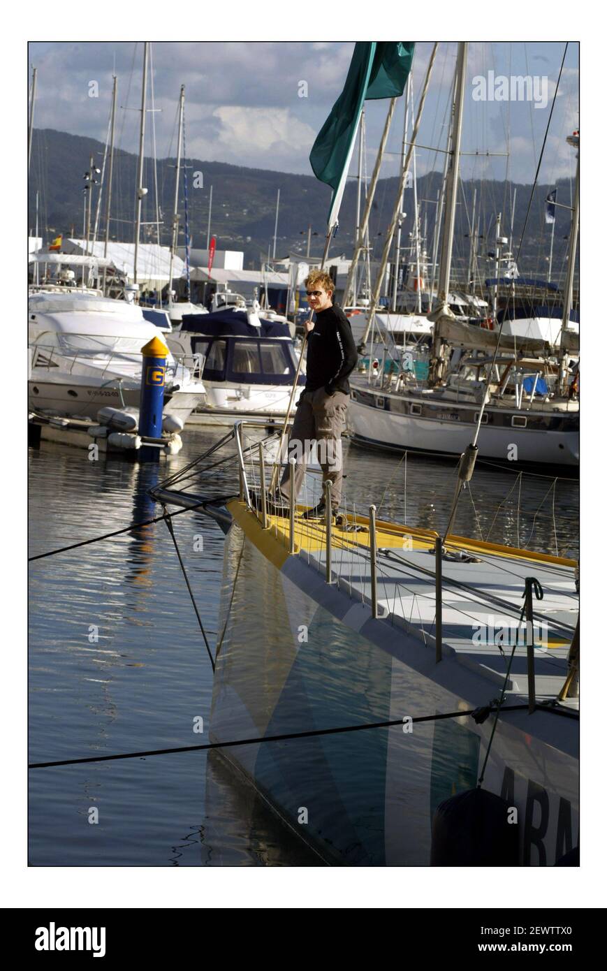 Gordon Ramsay kam als Lebensmittelberater für das niederländische Team zum Team von ABN AMRO beim Volvo Ocean Race. Er wird versuchen, den Geschmack und den nutricianal Inhalt der getrockneten Lebensmittel an Bord zu verbessern. Gordon konnte das Teamrennen beim ersten in-Port-Rennen des Weltrennens in Sanxenxo an der spanischen Nordküste beobachten.Bild David Sandison 4+5/11/2005 Stockfoto
