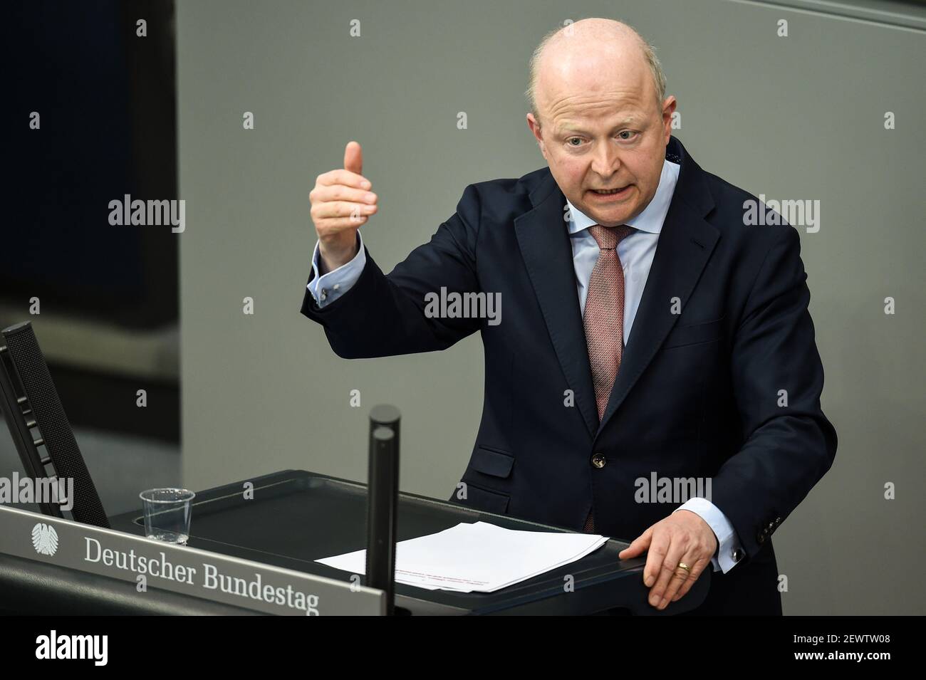 Berlin, Deutschland. März 2021, 03rd. Michael Theurer (FDP) spricht mit den Abgeordneten des Deutschen Bundestages. Quelle: Kira Hofmann/dpa-Zentralbild/dpa/Alamy Live News Stockfoto