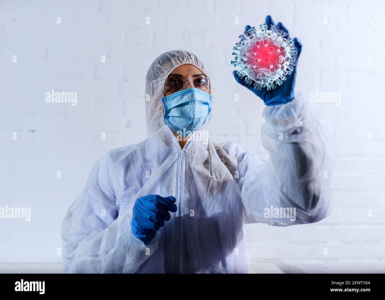 Medizinwissenschaftliches Labor. Konzept der Bakterienforschung gegen das Kovid-19-Coronavirus Stockfoto