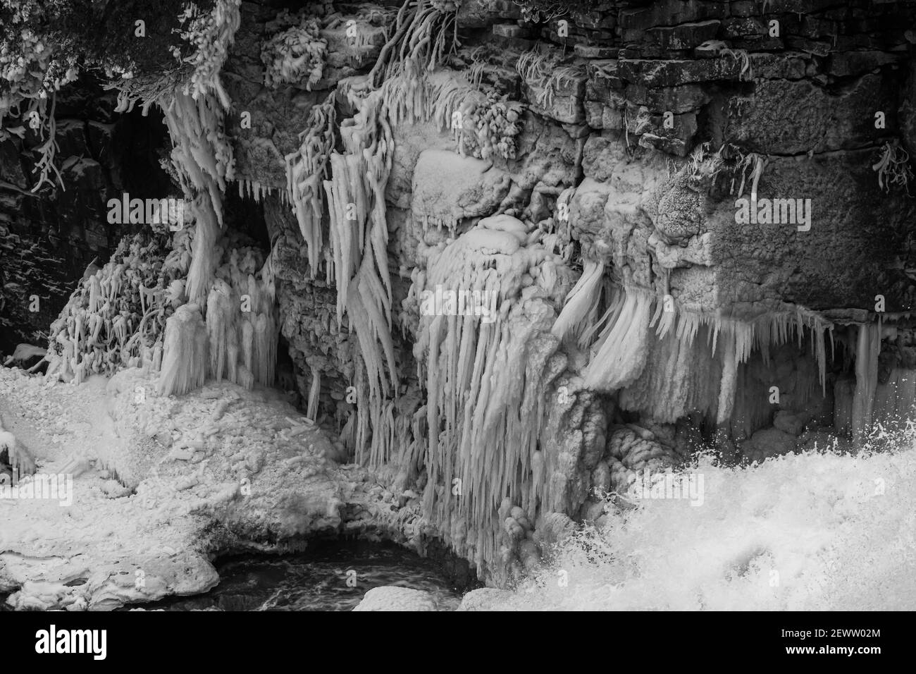 Gray Sauble Conservation Area Niagara Escarpment Owen Sound Ontario Kanada Mit Jones & Inglis Falls im Winter Stockfoto