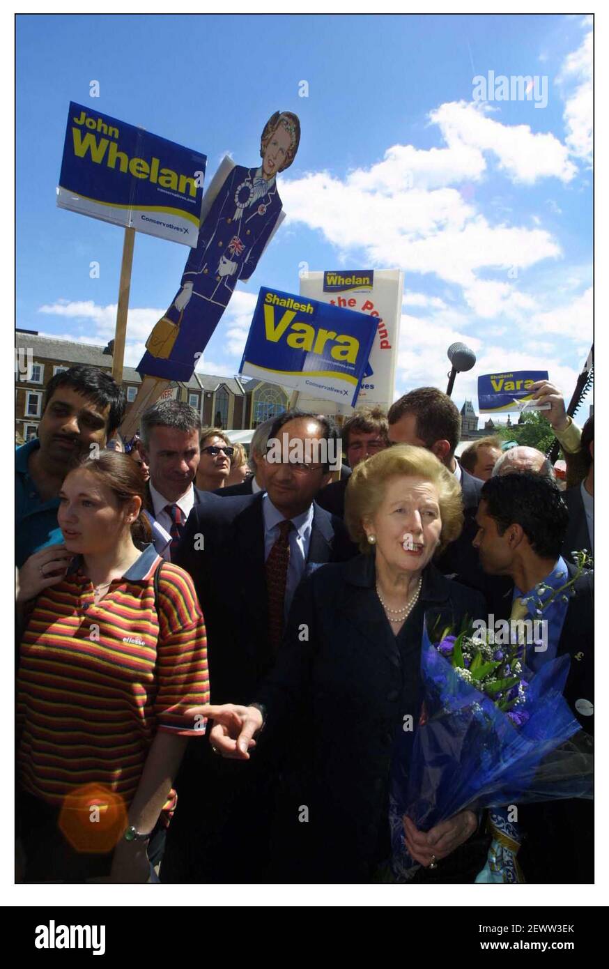 Margret Thatcher erreicht die Leute im Northampton Market Square. Stockfoto