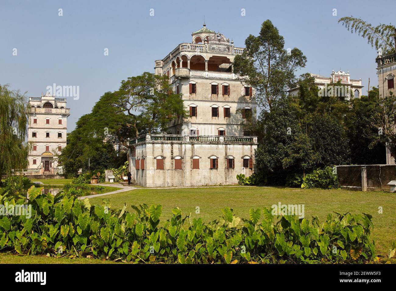 Mingshi diaolou mit Longshenglu hinten links ZiLiCun (Dorf Zili) wurde im frühen 19. Jahrhundert vom Fang-Clan gegründet. Sie umfasst t Stockfoto