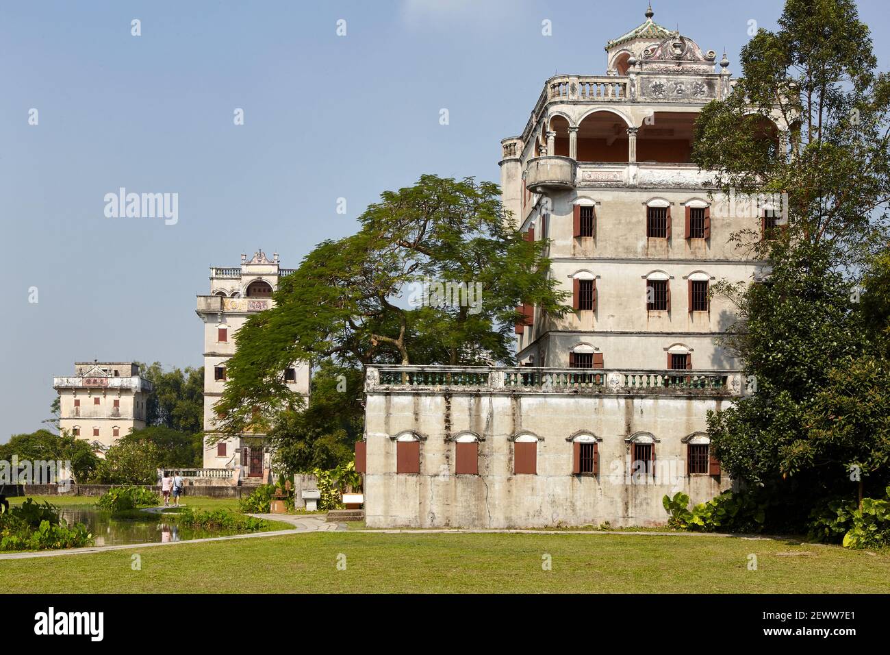 Mingshi diaolou mit Longshenglu hinten links ZiLiCun (Dorf Zili) wurde im frühen 19. Jahrhundert vom Fang-Clan gegründet. Sie umfasst t Stockfoto