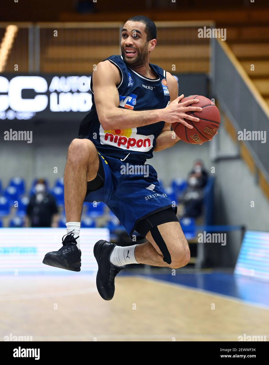 Ilshofen, Deutschland. März 2021, 03rd. Basketball: Bundesliga, Hauptrunde, Matchday 20. Hakro Merlins Crailsheim - s.Oliver Würzburg in der Hohenlohe Arena. Crailsheis Elias Lasisi. Quelle: Marijan Murat/dpa/Alamy Live News Stockfoto