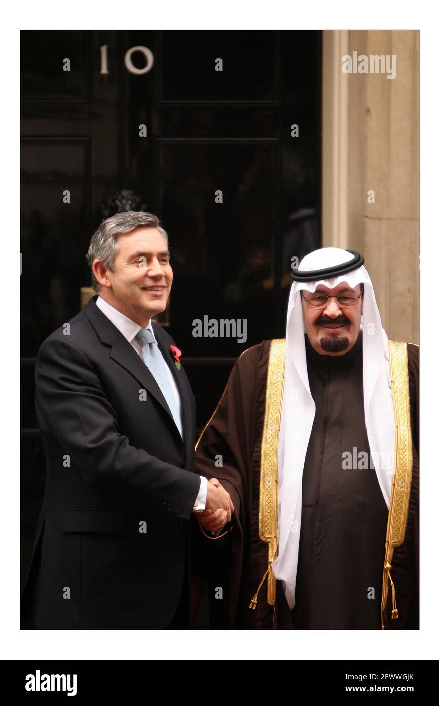 König Abdullah von Saudia Arabien schüttelt sich die Hände mit Premierminister Gordon Brown vor der Downing Street 10, in London, England.pic David Sandison 31/10/2007 Stockfoto