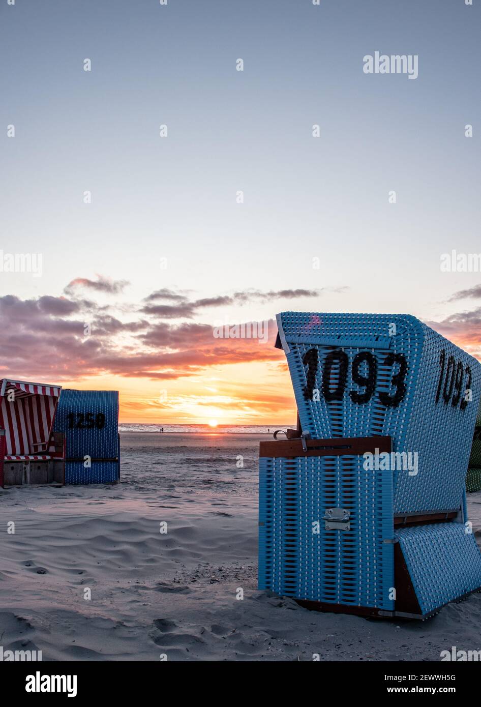 Wunderschöne Landschaft an der Nordsee auf der norddeutschen Insel Langeoog, bei Sonnenuntergang Stockfoto