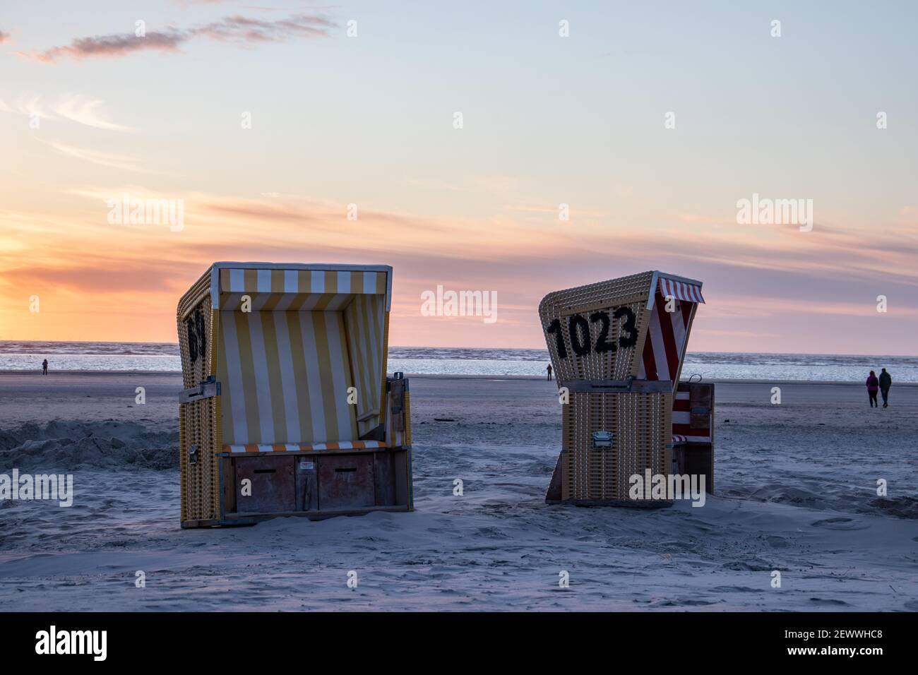 Wunderschöne Landschaft an der Nordsee auf der norddeutschen Insel Langeoog, bei Sonnenuntergang Stockfoto