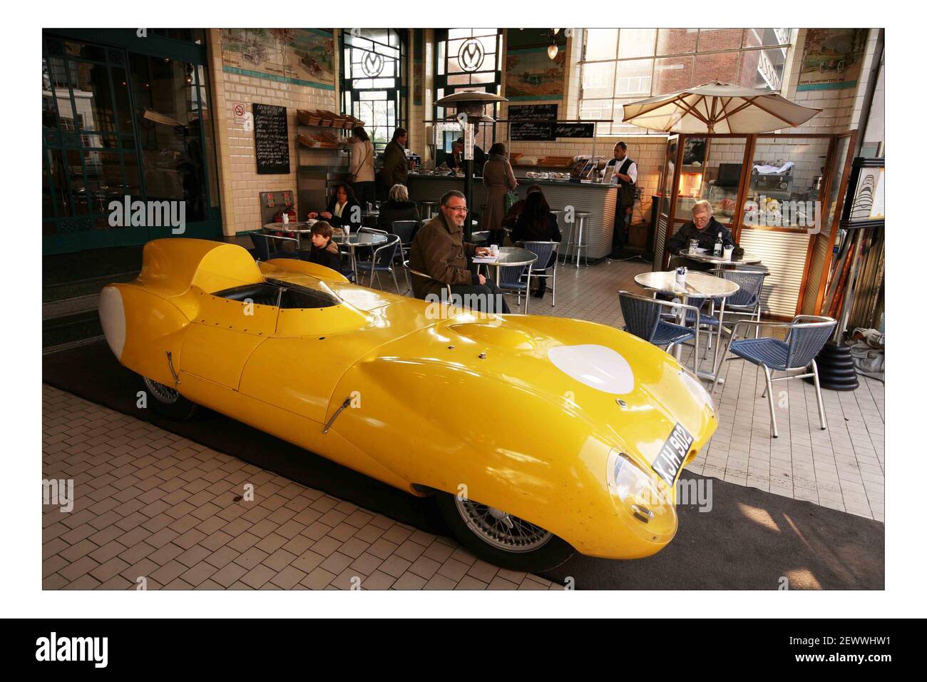 Graham Hills 1956 Lotus X1 gefahren durch West-London von Danny Cobbs wird bei einer Auktion von Coys verkauft. PIC David Sandison 2/1/2008 Stockfoto