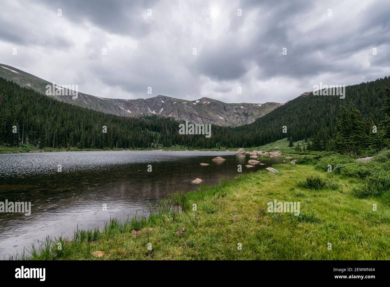 Bear Tracks Lake mit Mount Evans im Hintergrund, Colorado Stockfoto