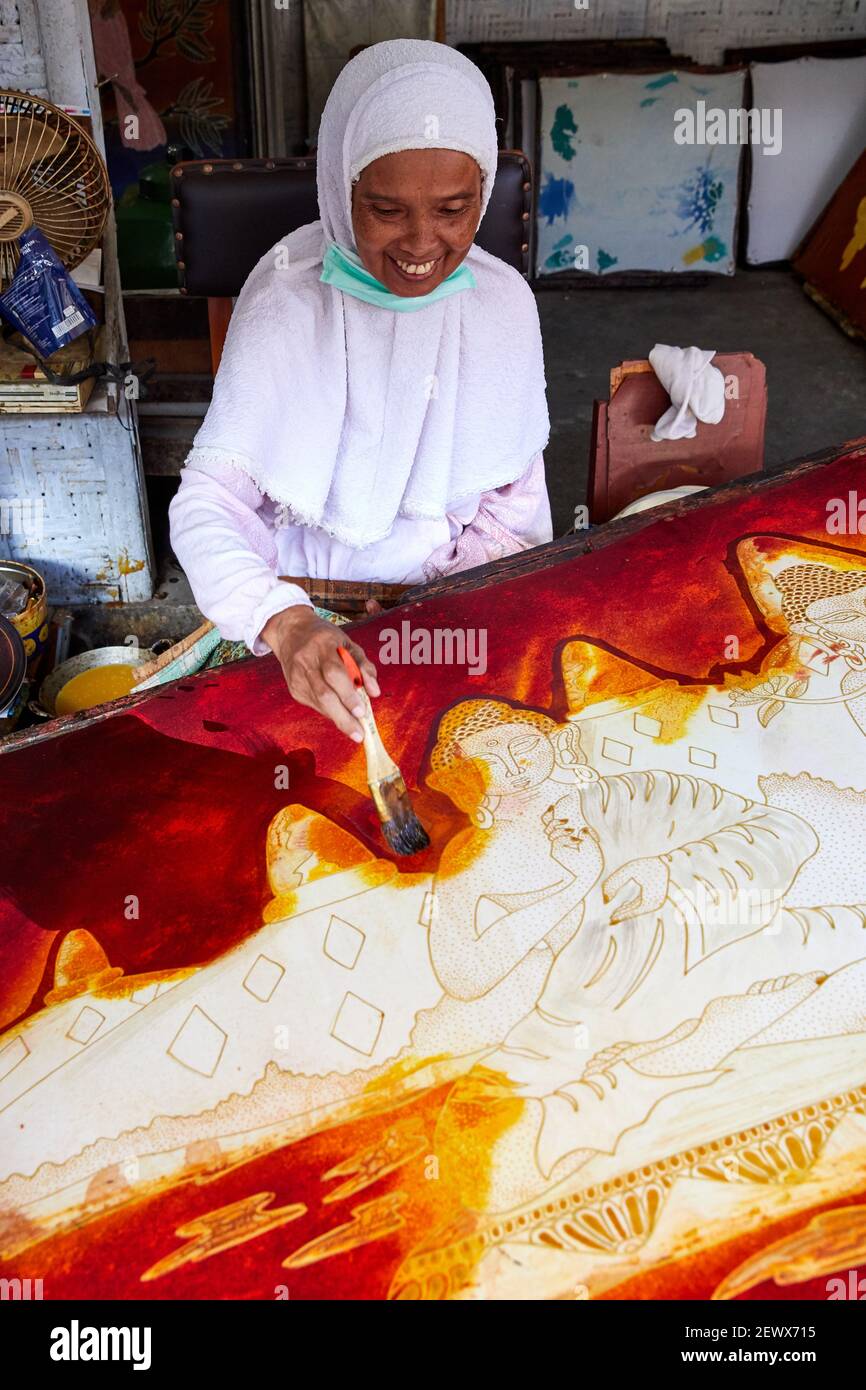 Traditionelle Batikmalerei, oder Färben, in einer Werkstatt in Yogyakarta, Indonesien Stockfoto