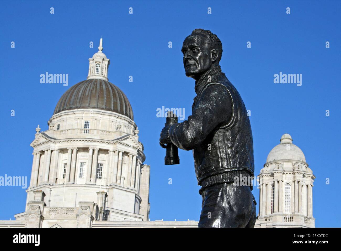 Statue von Captain Frederic John Walker, Pier Head, Liverpool, Großbritannien Stockfoto