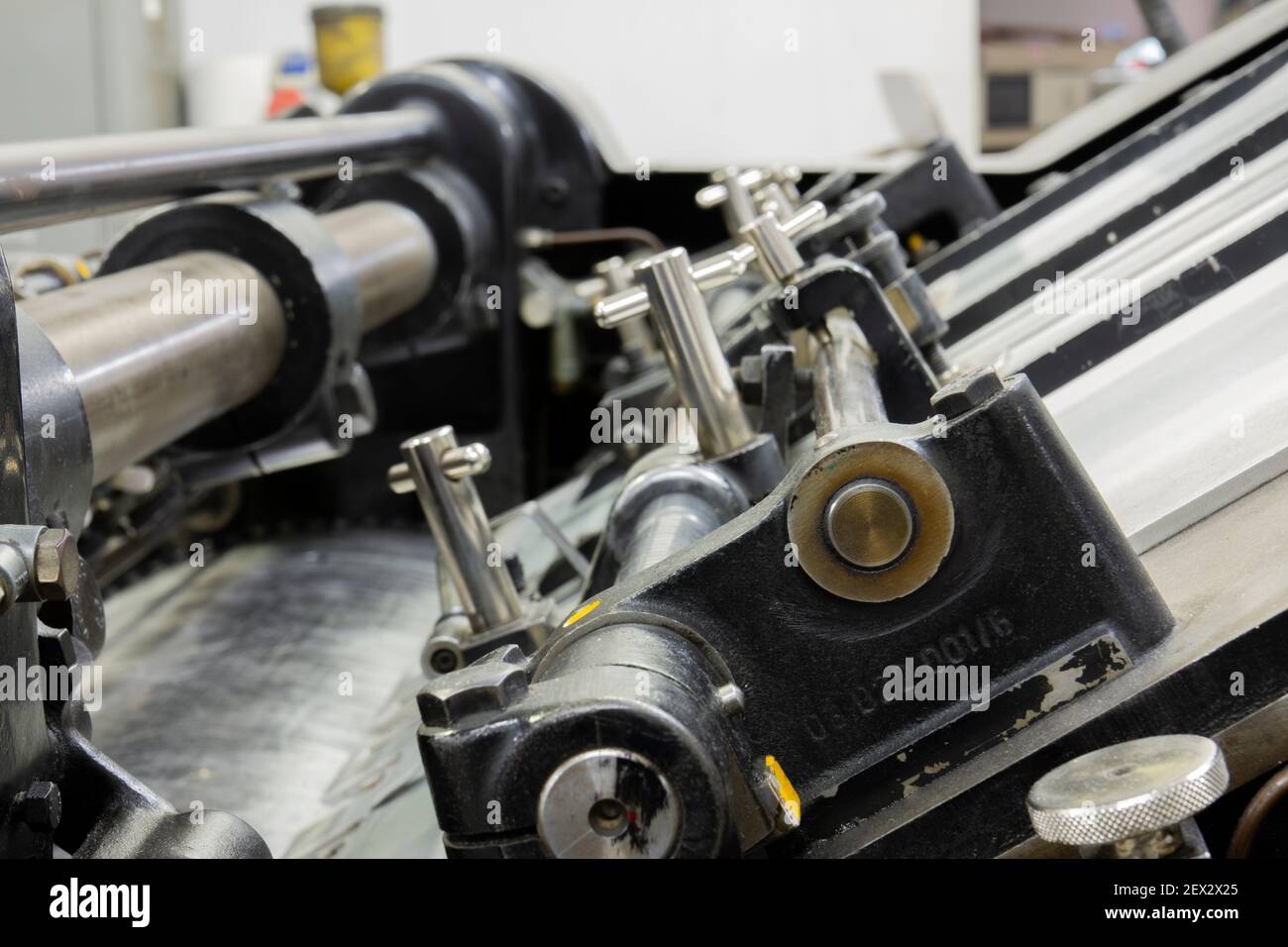 Heidelberg Zylinder Druck- und Stanzmaschine. Verschiedene Winkel und nah an den Teilen. Stockfoto