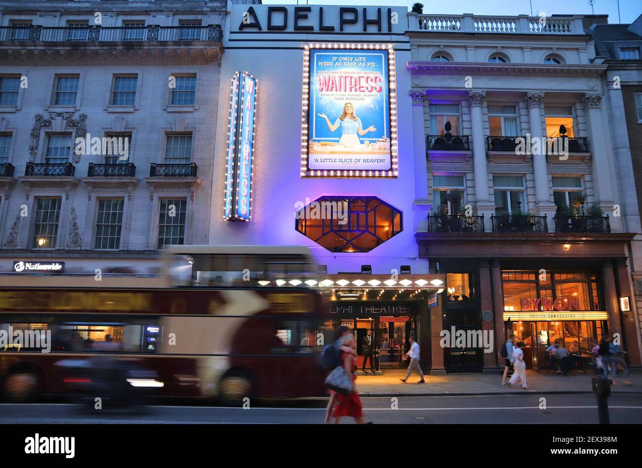 London, Großbritannien - 12. JULI 2019: Adelphi Theatre in London, Großbritannien. Es ist eines der Londoner West End Theater. 2013 verkauften West End Theater 14,5 Millionen Tickets. Stockfoto