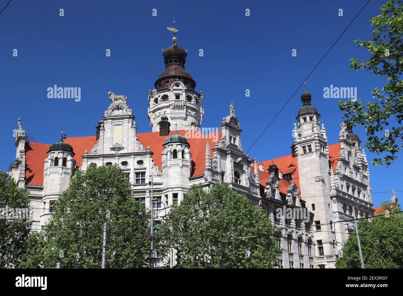 Rathaus Leipzig. Architektur in Deutschland. Neues Rathaus (Neues Rathaus) im historistischen Architekturstil. Stockfoto