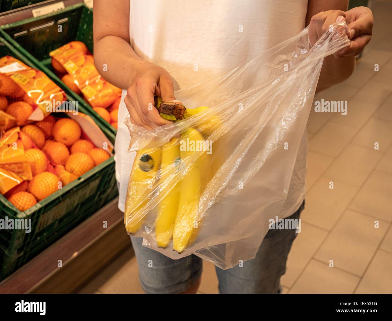 Plastiktüten im Supermarkt Plastikmüll Stockfotografie - Alamy