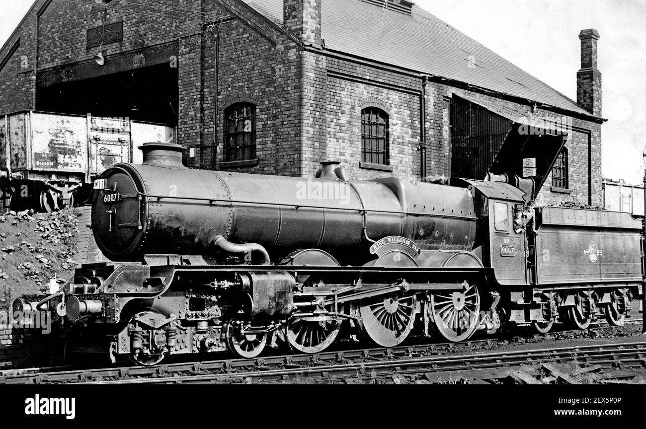 Ex GWR King Class Steam Loco 6007 King William III in British Raiways Livery in Stafford Road Depot Coaling Stage, Wolverhampton Stockfoto