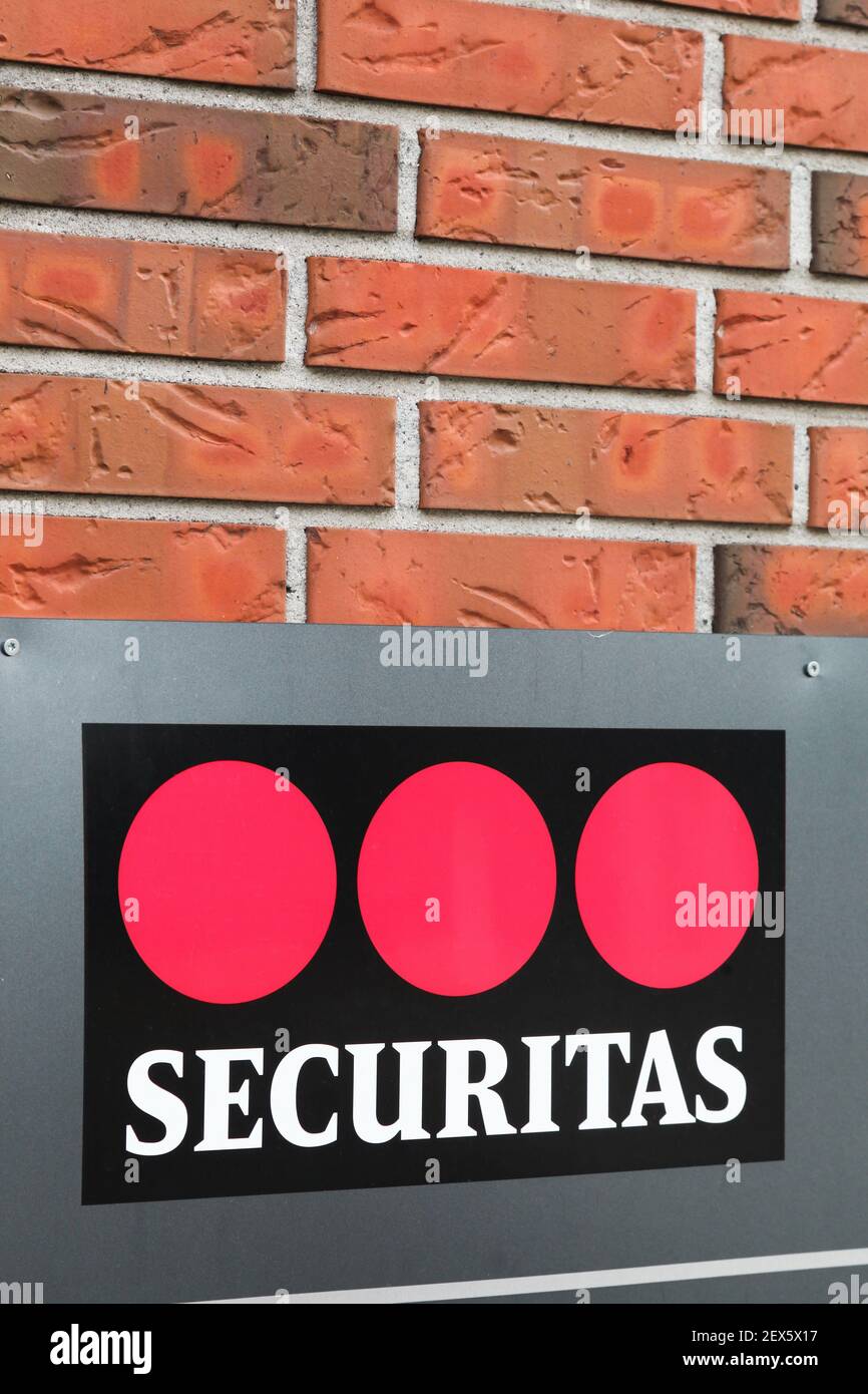 Horning , Dänemark - July18 2019: Secuitas Logo an der Wand. Securitas ist eine Sicherheitsdienstleistungsgruppe mit Sitz in SW Stockfoto