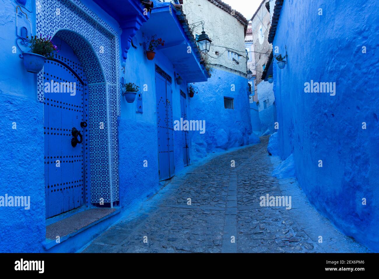 Marokko, Chefchaouen, 'die blaue Stadt' Architektur Indigo Kalk gewaschen Gebäude Stockfoto