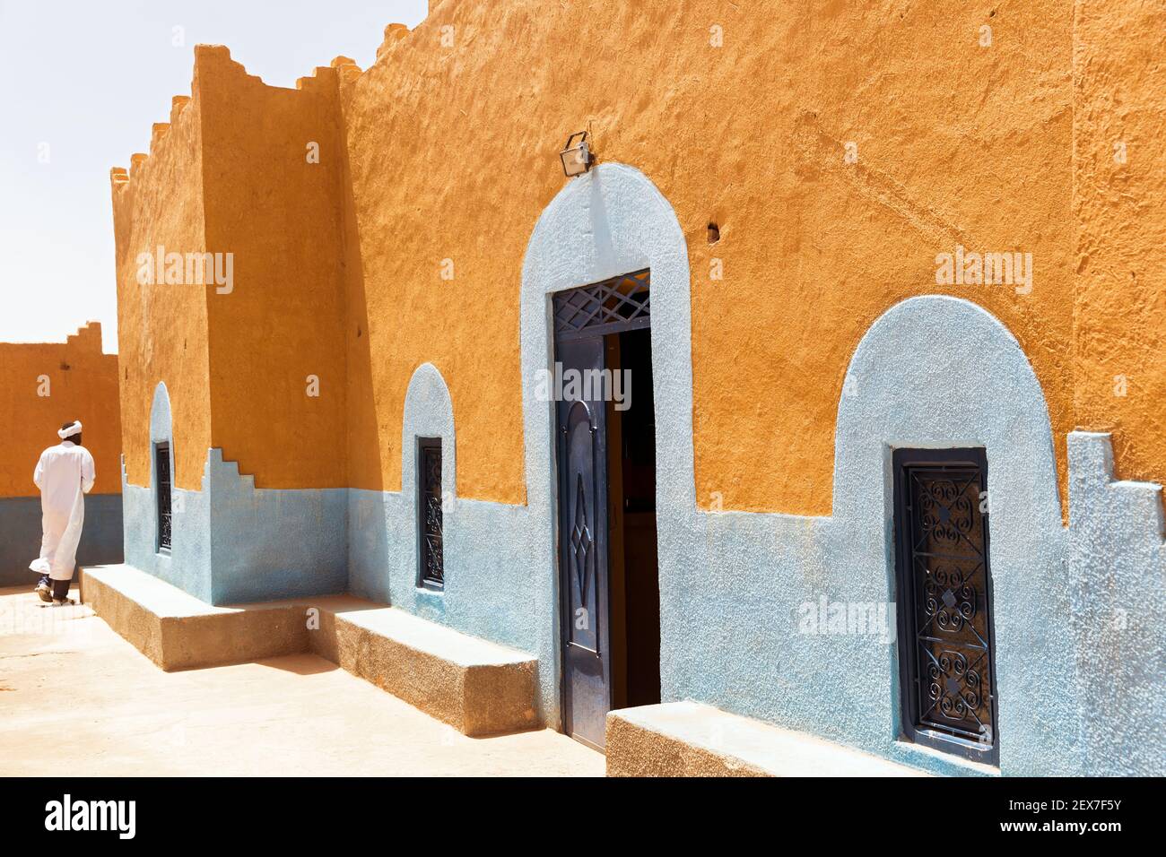 Architekturdetails eines typischen Lehmziegen-Gebäudes in gefunden Die Wüste Stockfoto