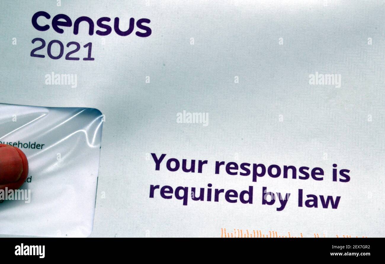 Umschlag enthält Brief über die offizielle Volkszählung 2021, Regierungsumfrage über Haushalte in England und Wales, sagen, Gesetz erfordert Antwort. Stockfoto