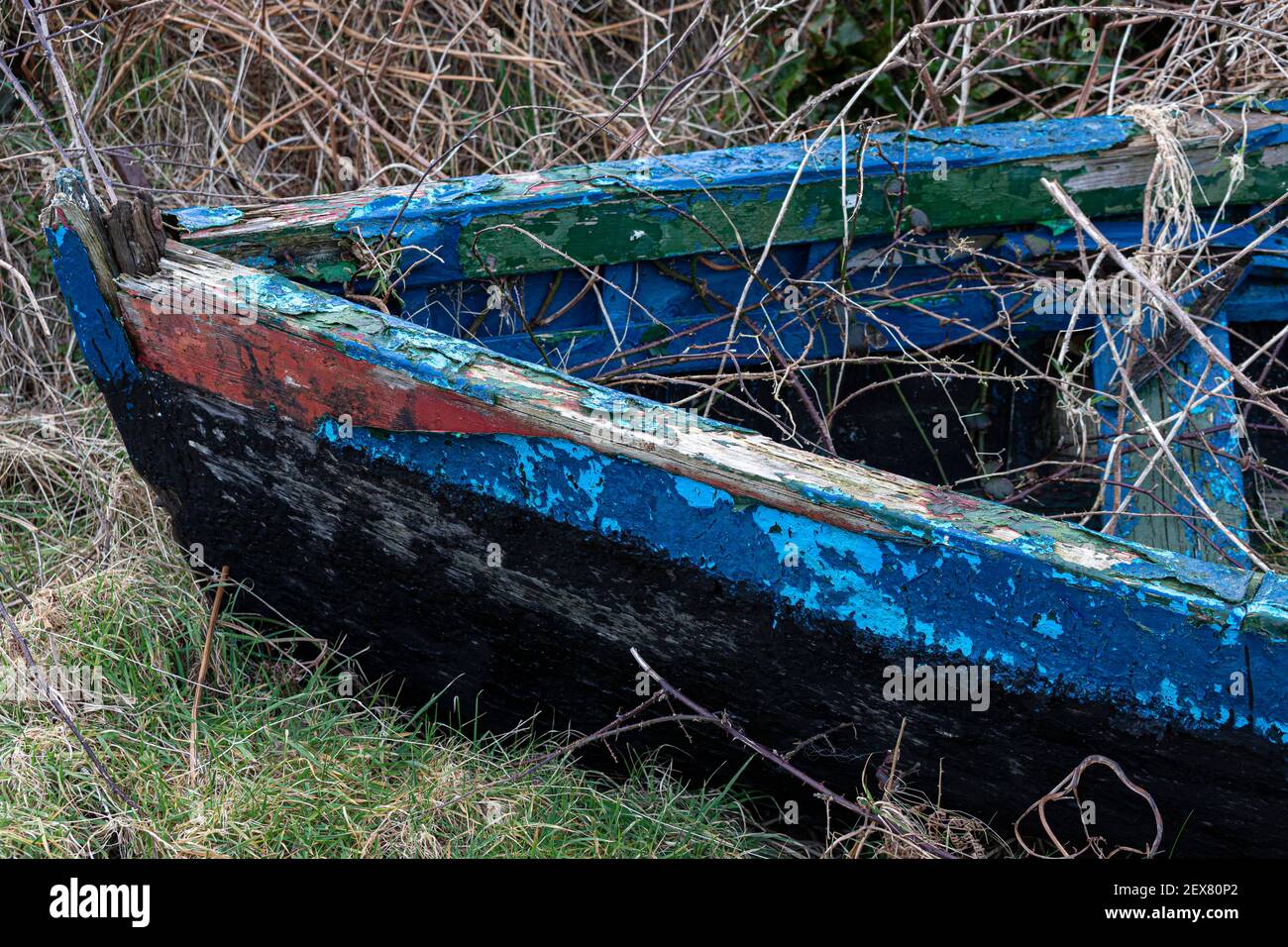 Verrottet altes Holzboot in Brambles, County Kerry, Irland Stockfoto
