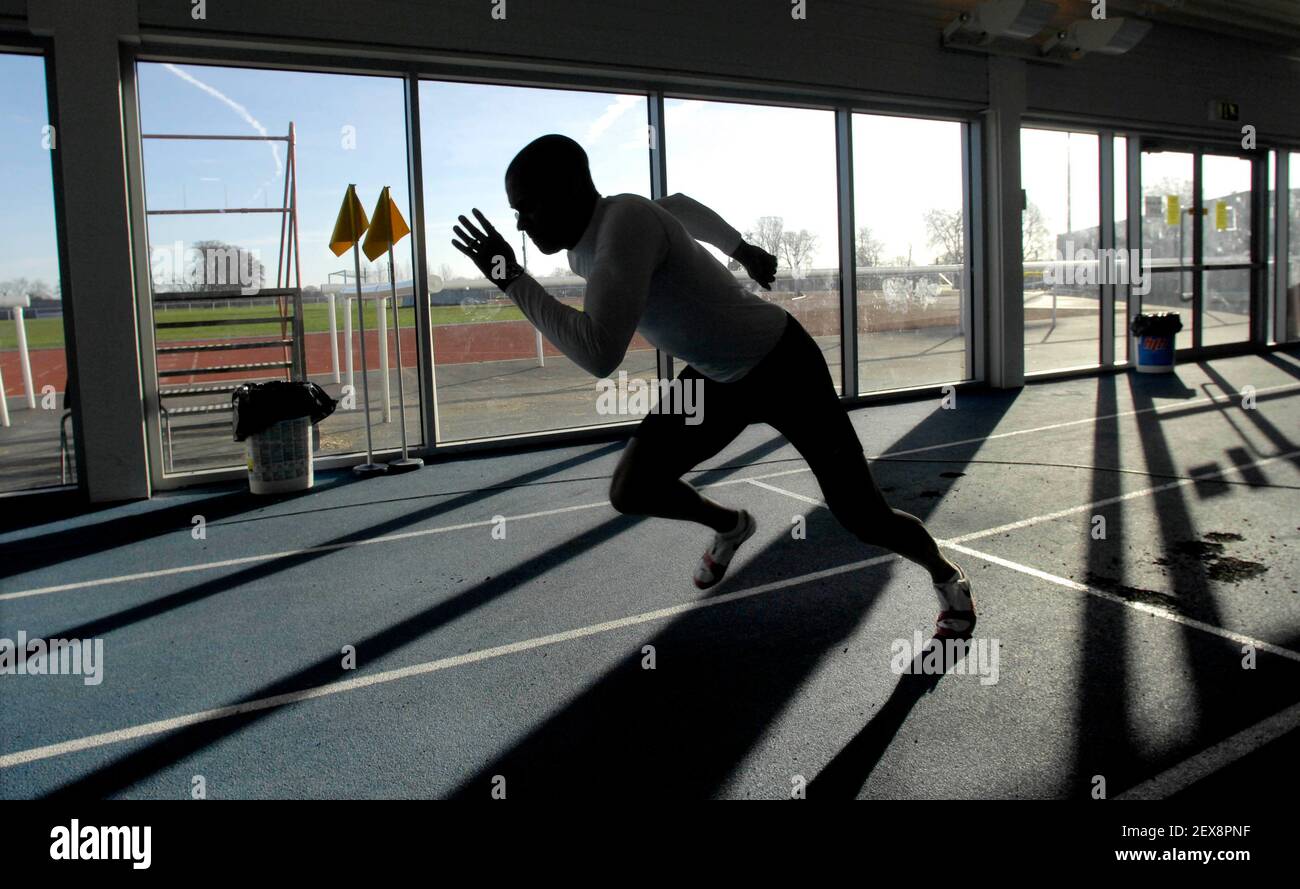 UNIVERSITÄT VON BAD INDOOR-TRAININGSZENTRUM. JASON GARDNER 25/1/2007 BILD DAVID ASHDOWN.Tec Spec. Nikon D2Xs bei 400asa 1/1000sec mit einem 14mm F2,8 Objektiv bei F5,0 UNI VON BATH Stockfoto