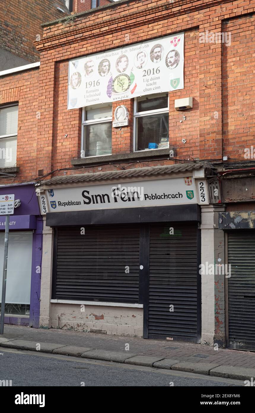 DUBLIN, IRLAND - 05. März 2020: Büro der Republikanischen Sinn Fein (RSF), in irischer Sprache: Sinn Fein Poblachtach in der Parnell Street in Dublin. Es ist ein Ire Stockfoto