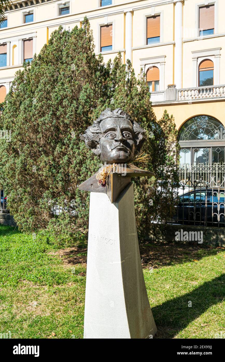 Udine, Italien. März 3, 2021. Die Büste von Antonio Gramsci in den Giovanni Pascoli Gärten im Stadtzentrum Stockfoto