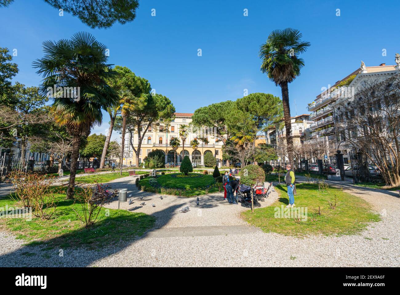 Udine, Italien. 3. März 2021. Panoramablick auf die Giovanni Pascoli Gärten im Stadtzentrum Stockfoto Udine, Italien. 3. März 2021. Panoramablick auf die Giovanni Pascoli Gärten im Stadtzentrum Stockfoto