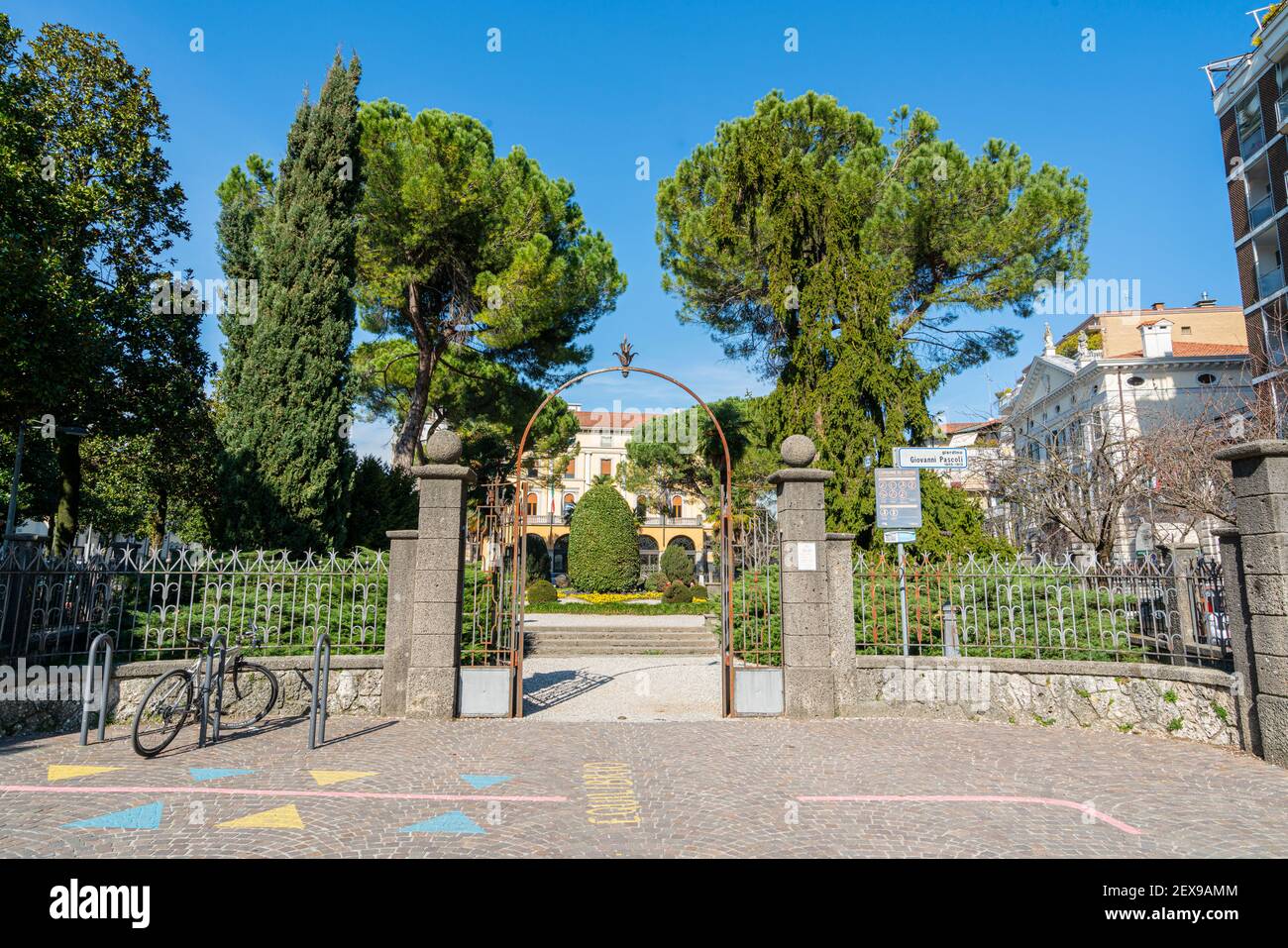 Udine, Italien. 3. März 2021. Panoramablick auf die Giovanni Pascoli Gärten im Stadtzentrum Stockfoto Udine, Italien. 3. März 2021. Panoramablick auf die Giovanni Pascoli Gärten im Stadtzentrum Stockfoto
