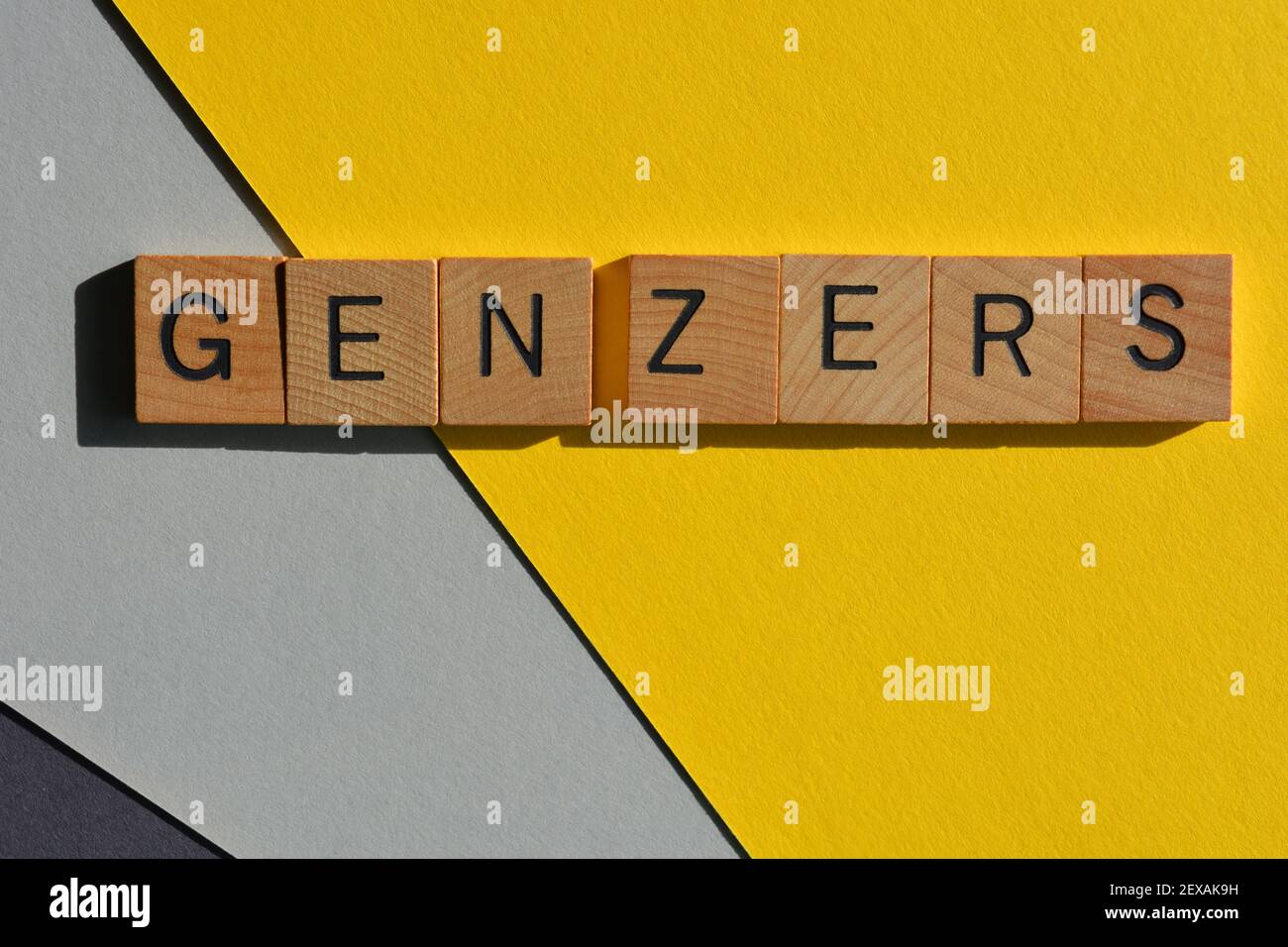 Gen Zers, Abkürzung für Generation Z, Menschen, die zwischen 1995 und 2010 geboren wurden, sind oft dem Internet, sozialen Netzwerken und mobilen Systemen ausgesetzt Stockfoto