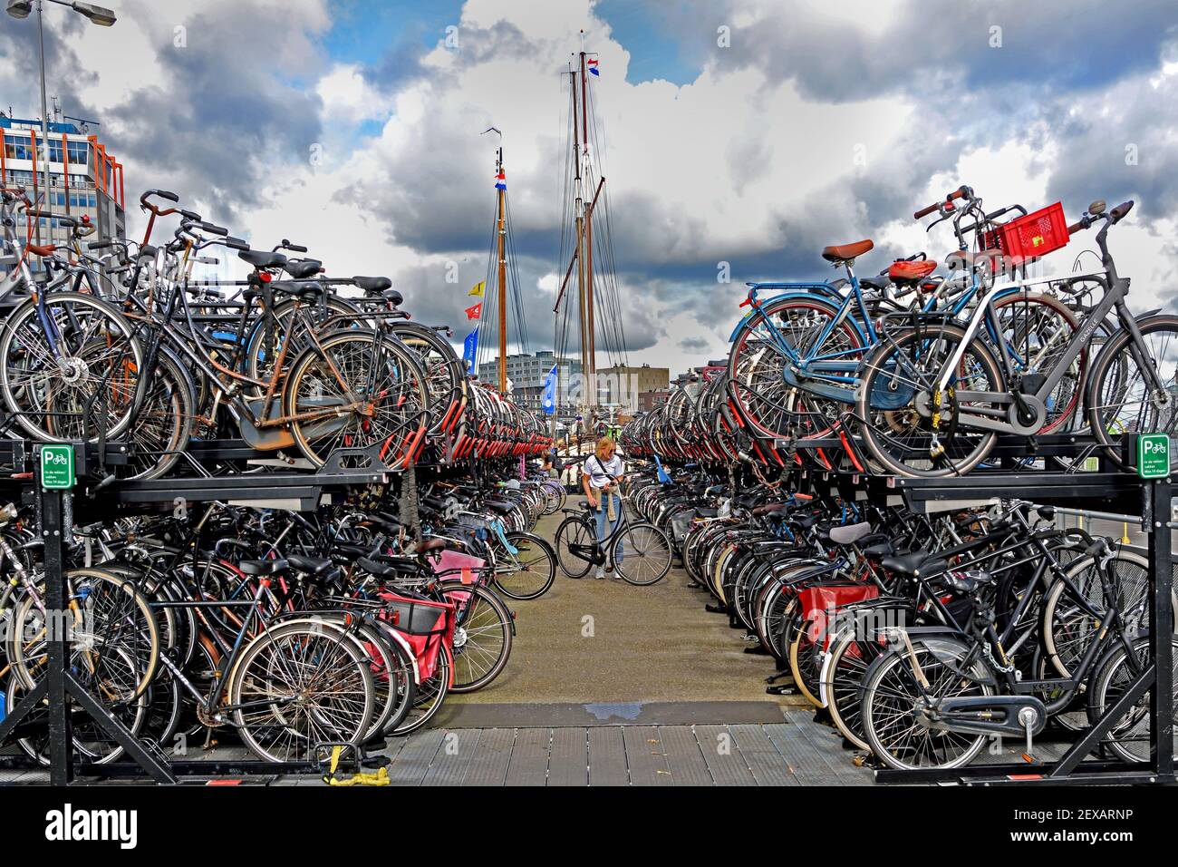 Fahrradparkplatz Hauptbahnhof, Amsterdam, Niederlande, Niederländisch, Stockfoto