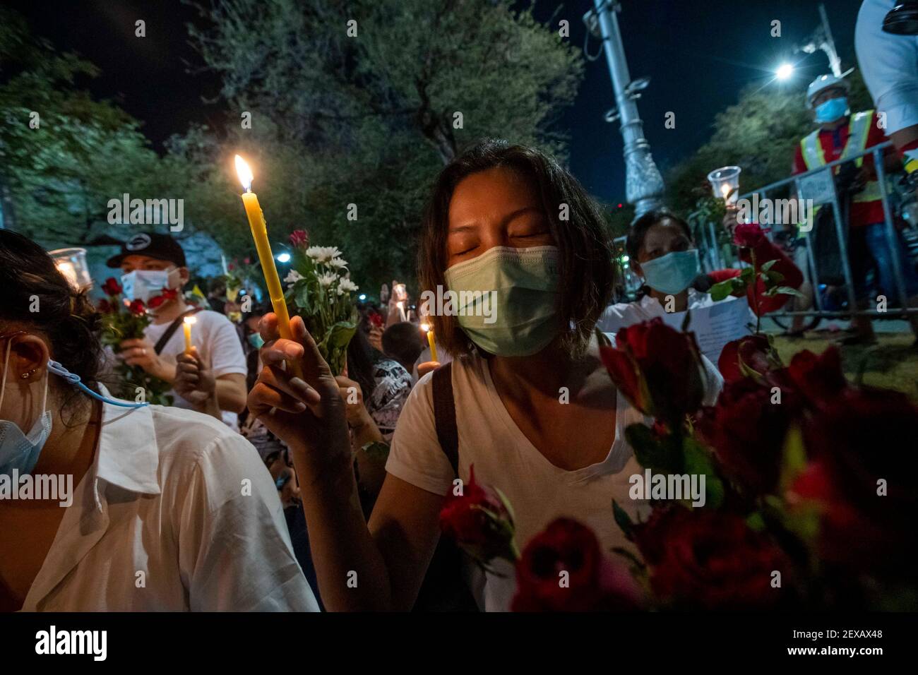 Bangkok, Bangkok, Thailand. März 2021, 4th. Hunderte von Bürgern Myanmars, die in Thailand leben, versammelten sich im UN-Komplex in Bangkok, um zu protestieren und internationale Interventionen in ihrem Heimatland zu fordern, nachdem in der vergangenen Woche Dutzende von pro-demokratischen Demonstranten von birmanischen Sicherheitskräften getötet wurden. Die Anti-Putsch-Protestbewegung hat sich zunehmend gewalttätig entwickelt, da Soldaten und Polizisten zunehmend Live-Kugeln auf Demonstranten im ganzen Land eingesetzt haben. Kredit: Adryel Talamantes/ZUMA Wire/Alamy Live Nachrichten Stockfoto