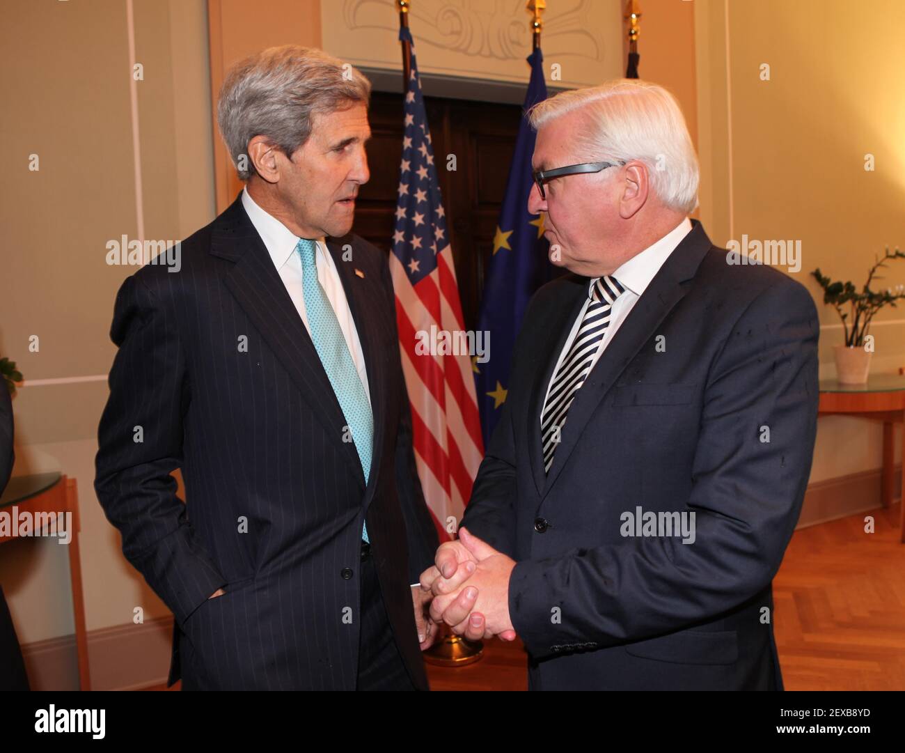 USAußenminister John Kerry plaudert mit dem deutschen Außenminister