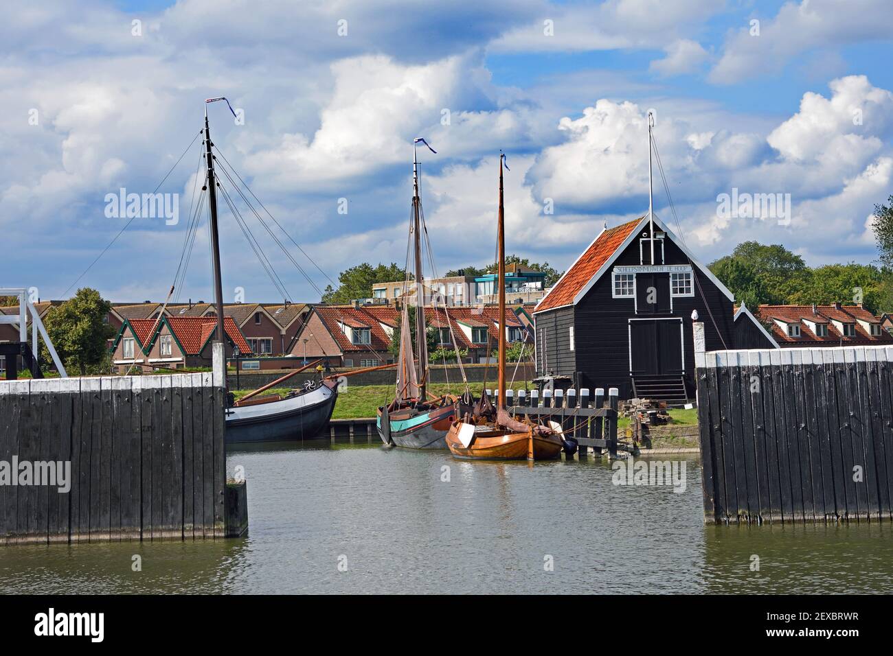 Das Zuiderzee-Museum befindet sich auf Wiedijk im historischen Zentrum von Enkhuizen und ist ein niederländisches Museum, das sich der Erhaltung des kulturellen Erbes und der maritimen Geschichte der alten Zuiderzee-Region widmet. Niederlande, Niederlande, Nord, Noord, Holland. Stockfoto