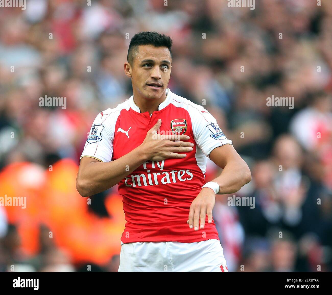 4 Okt 2015 London Vereinigtes Konigreich Arsenals Alexis Sanchez Feiert Torbildung Seiner Seiten Eroffnungstreffer Barclays Premier League Arsenal Vs Manchester United Emirates Stadium England 4th Oktober 2015