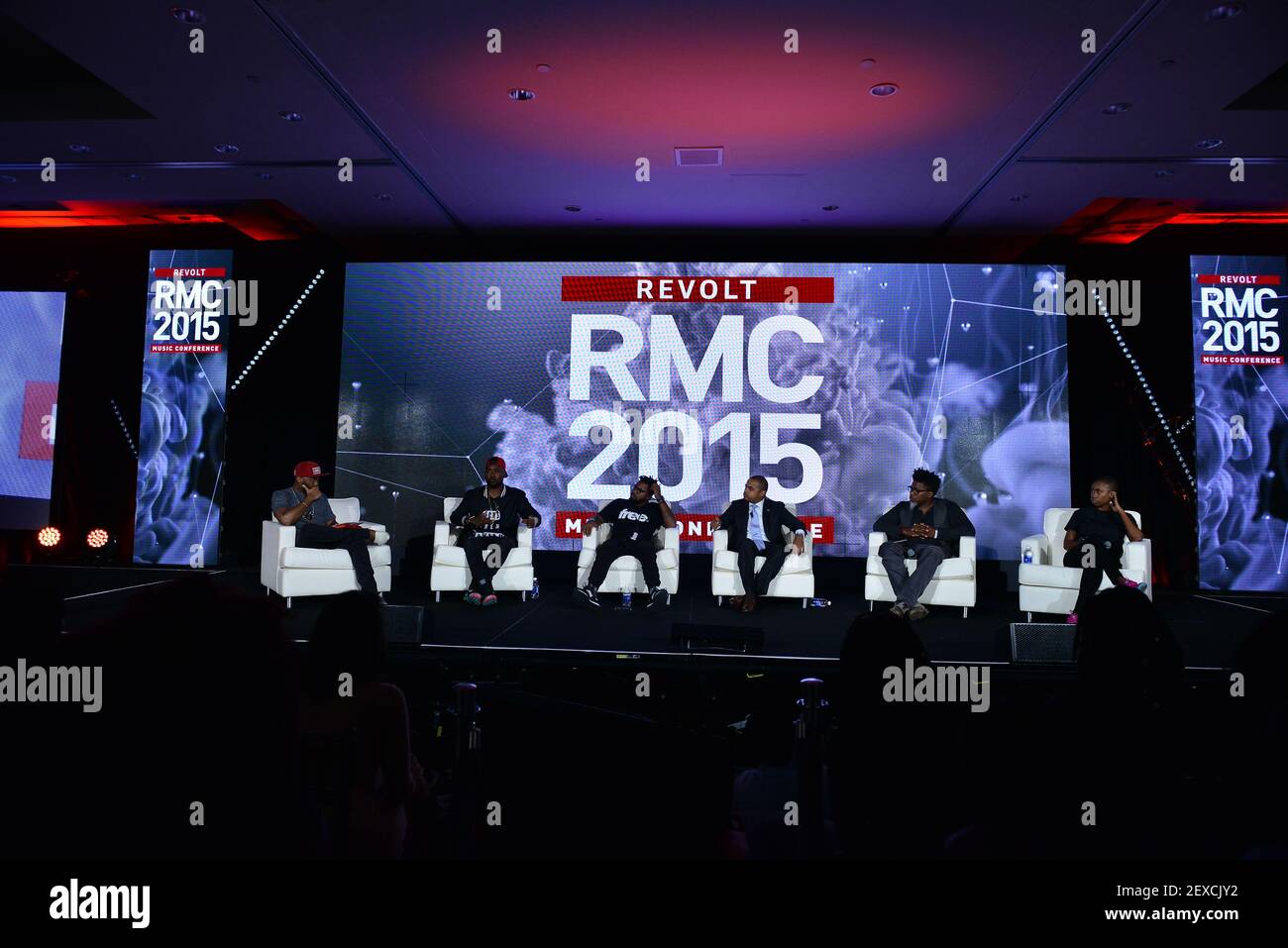 Omar Dubois, TEF Poe, Umi Saleh, Keon Hardmon, David Banner und Sherika Shaw nehmen an der Revolt 2015 Music Conference Entertainment and Politics: Social Revolution Discussion Panel in Fontainebleau Miami Beach am 16. Oktober 2015 in Miami Beach, Florida Teil. (Foto von JL) *** Bitte benutzen Sie Credit from Credit Field *** Stockfoto