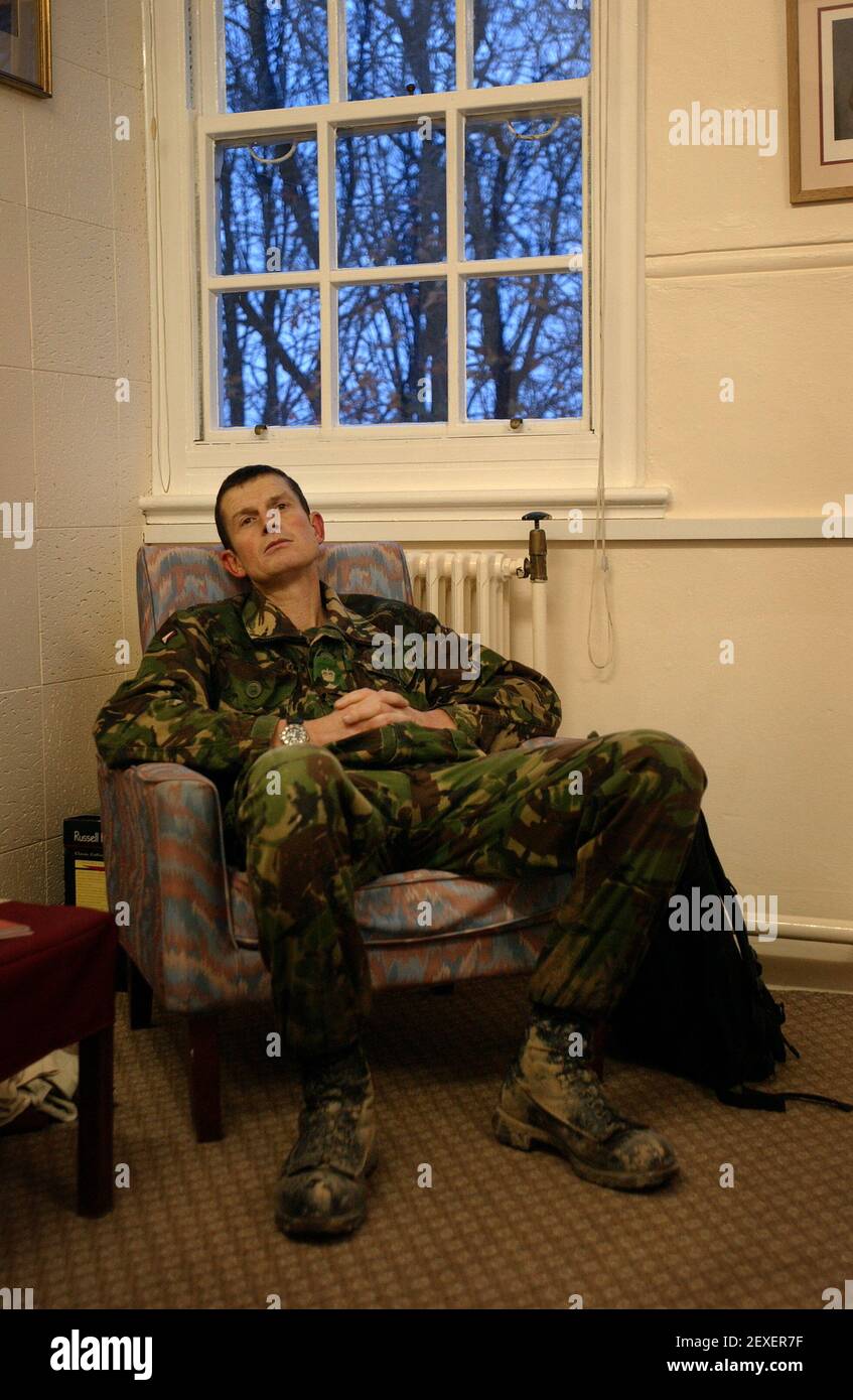 OBERSTLEUTNANT JOHN DONNELLY, KOMMANDANT DER CHESHIRE REGT, ZURÜCK IN DIE KASERNE NACH IHRER RÜCKKEHR VON IRAQ,1/12/04 PILSTON Stockfoto