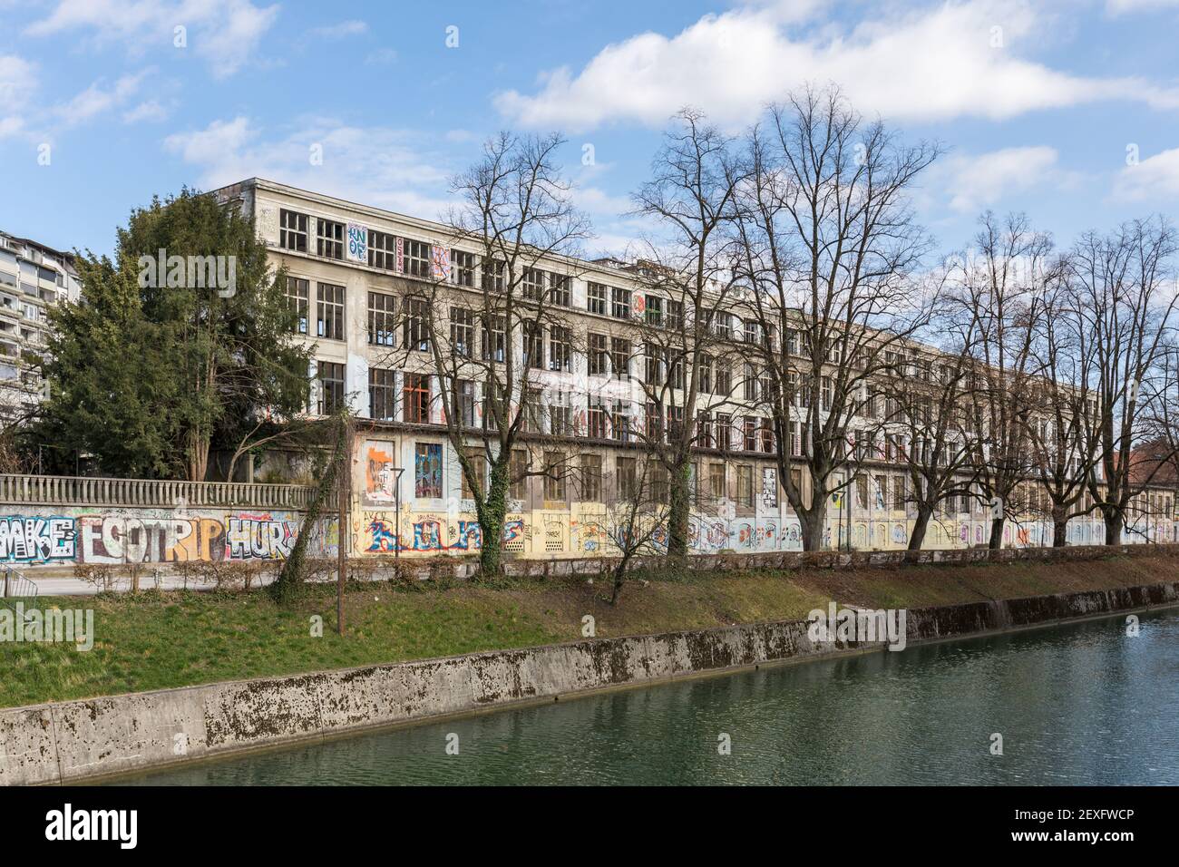 Verlassene ehemalige Fahrradfabrik Rog in Ljubljana, Slowenien Stockfoto
