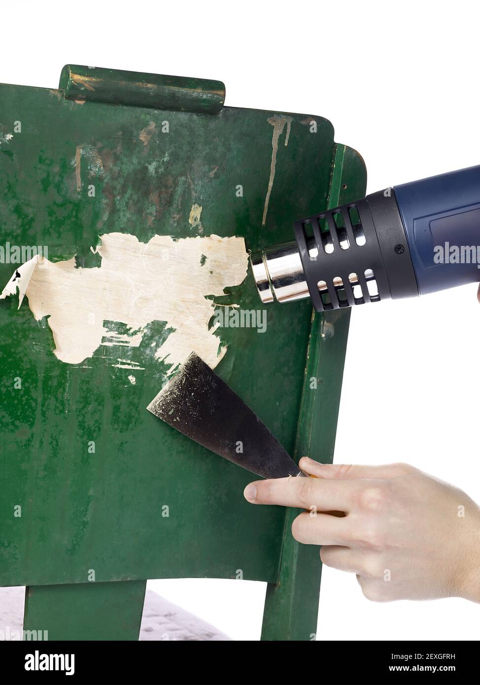 Farbe mit Lötlampe und Meißel entfernen Stockfoto