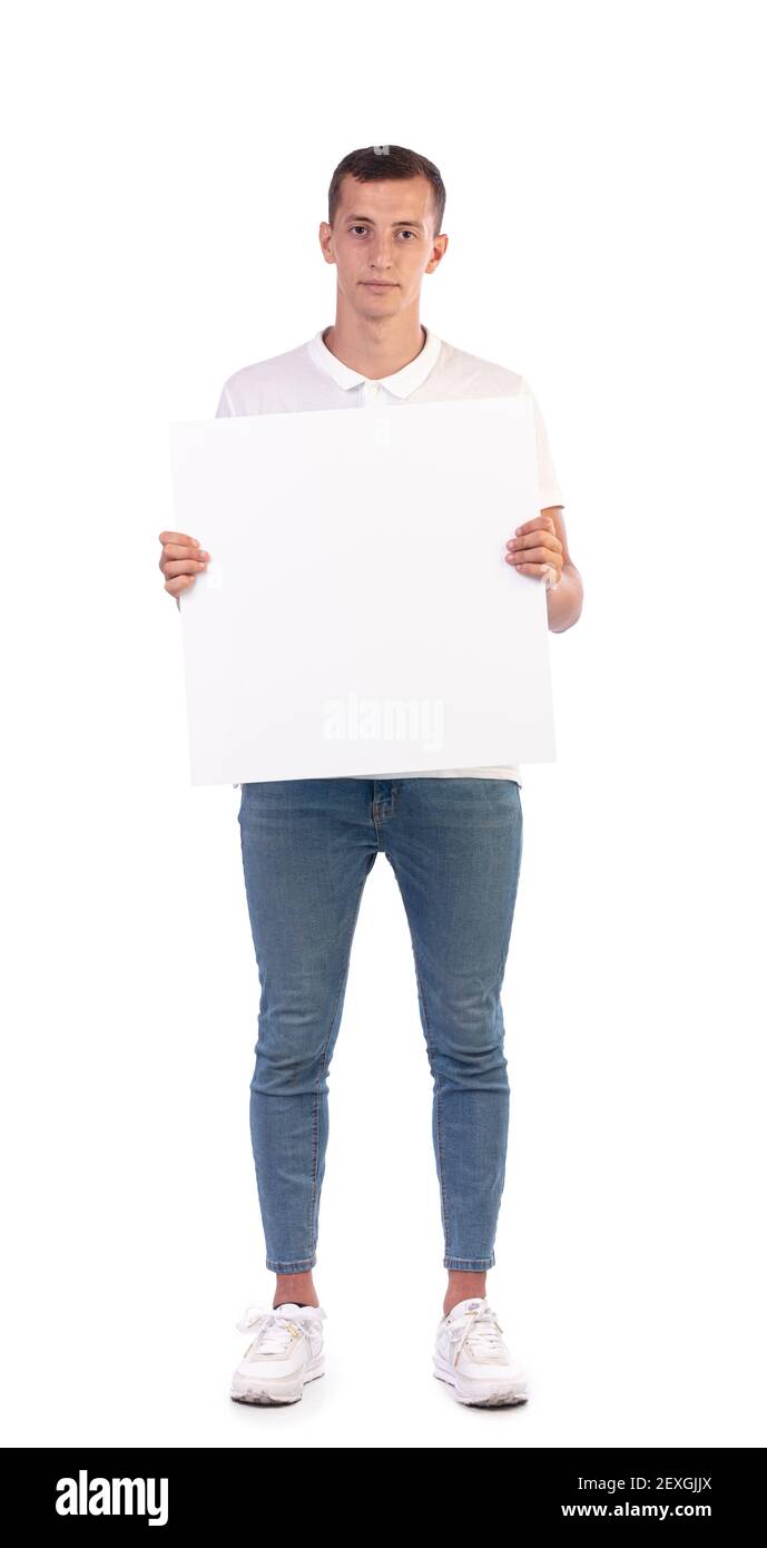 Junger Mann, der ein Schild hält, um darauf zu schreiben Ein weißer Hintergrund Stockfoto