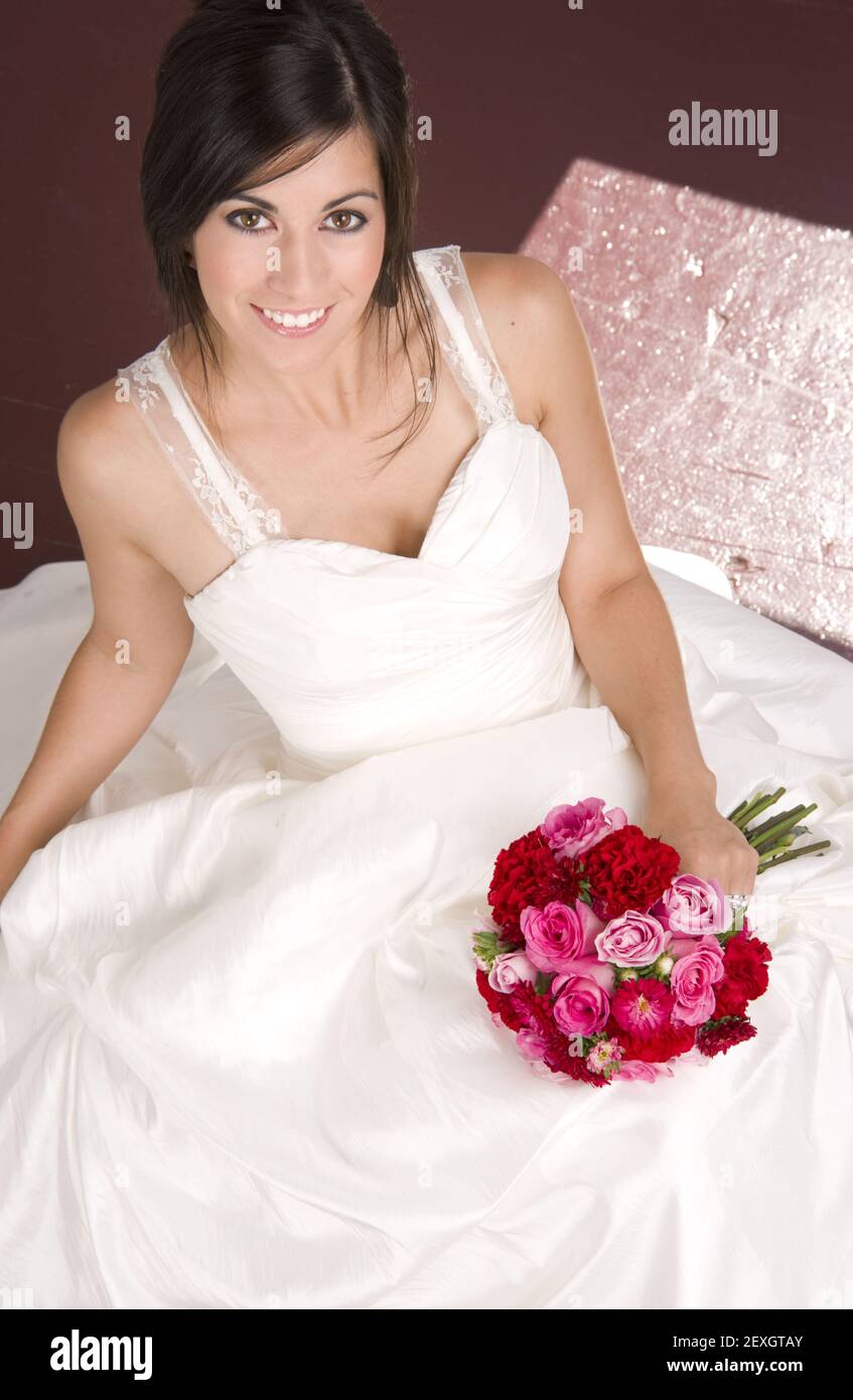 Braut mit Blumenstrauß Stockfoto