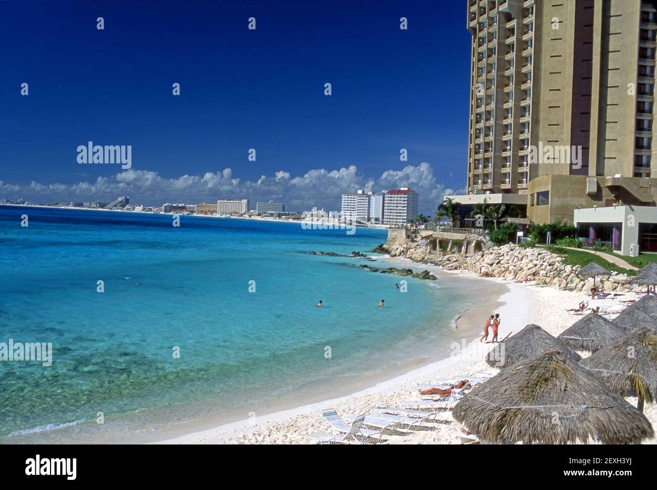 Strände und Hotels an der Küste in Cancun, Mexiko Stockfoto