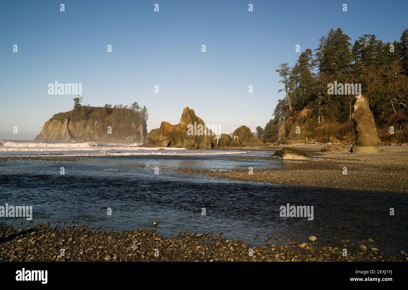 Pazifischen Ozean Küste Landschaft Meer Surf robuste Buttes Bluffs Stockfoto