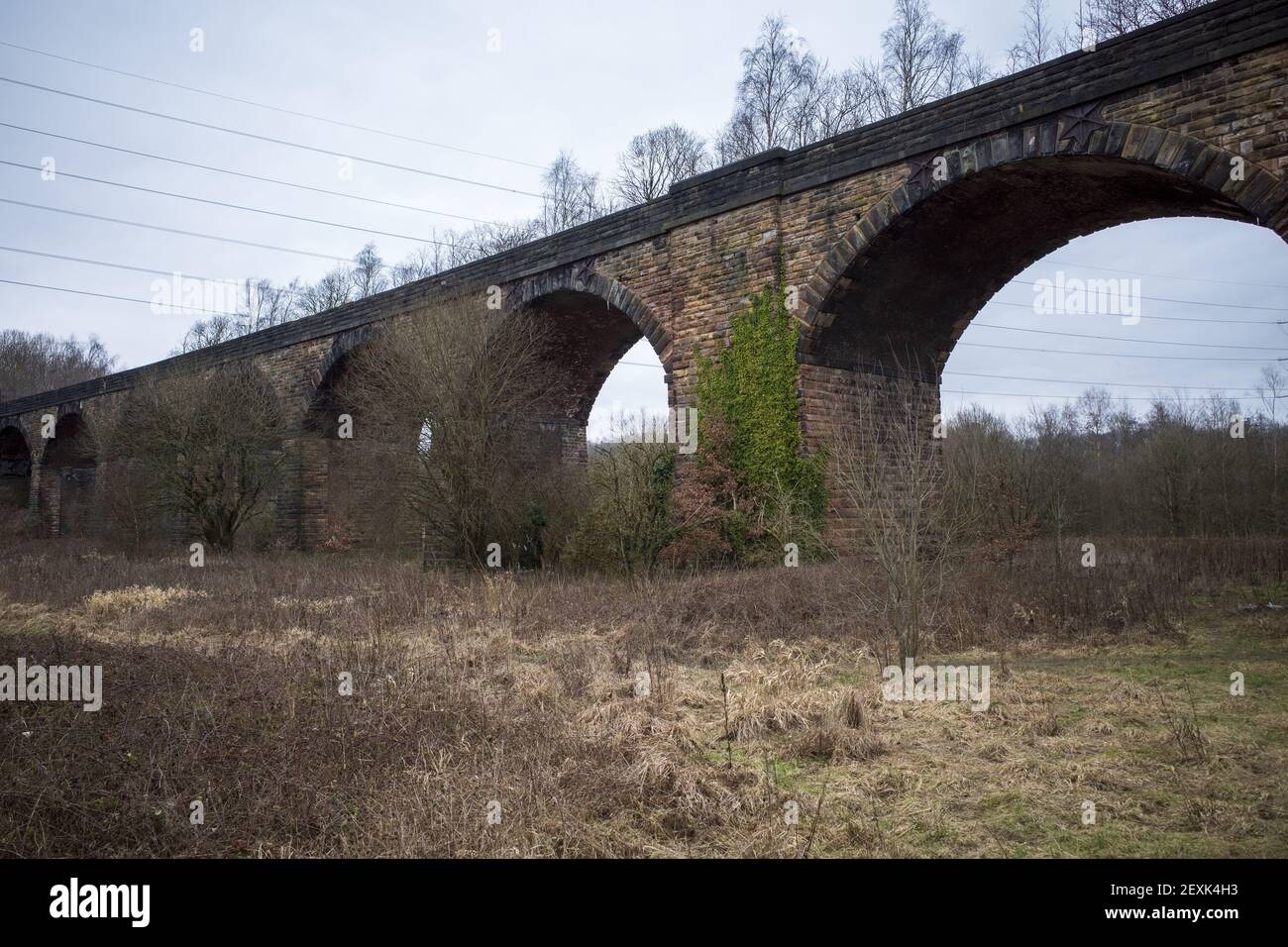 MANCHESTER, VEREINIGTES KÖNIGREICH - Feb 13, 2021: Barton Swing Road und Kanalbrücke über den Mnachester Schiffskanal Stockfoto