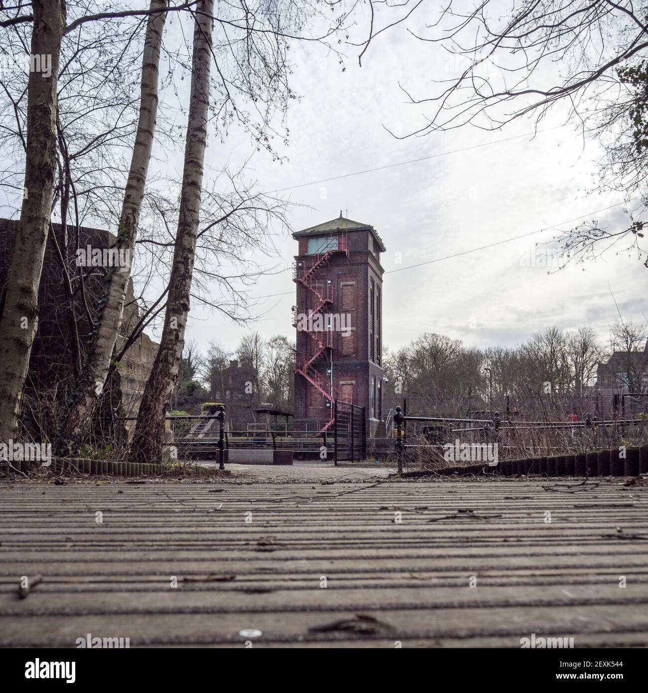 MANCHESTER, VEREINIGTES KÖNIGREICH - Feb 13, 2021: Barton Swing Road und Kanalbrücke über den Mnachester Schiffskanal Stockfoto
