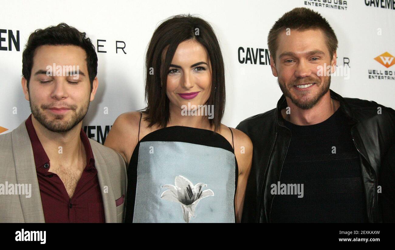 5. Februar 2014 - Hollywood, Kalifornien - Skylar Astin, Camilla Belle, Chad Michael Murray. Premiere von 'Cavemen' im ArcLight Hollywood. Foto: Russ ElliotAdMedia/Sipa USA Stockfoto