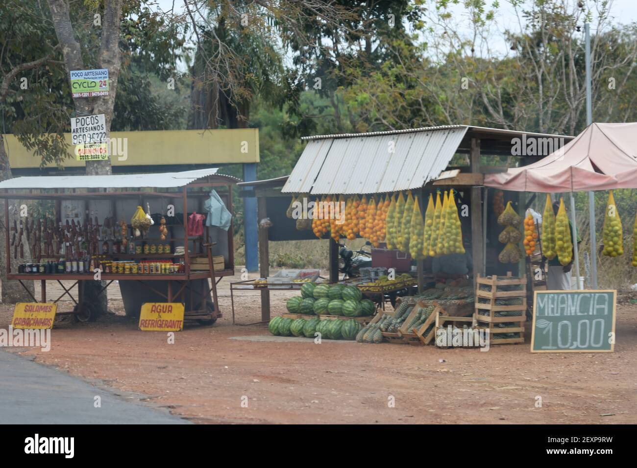 Einige Verkaufsstände südlich von Cuiaba in Mato Grosso, Brasilien Stockfoto